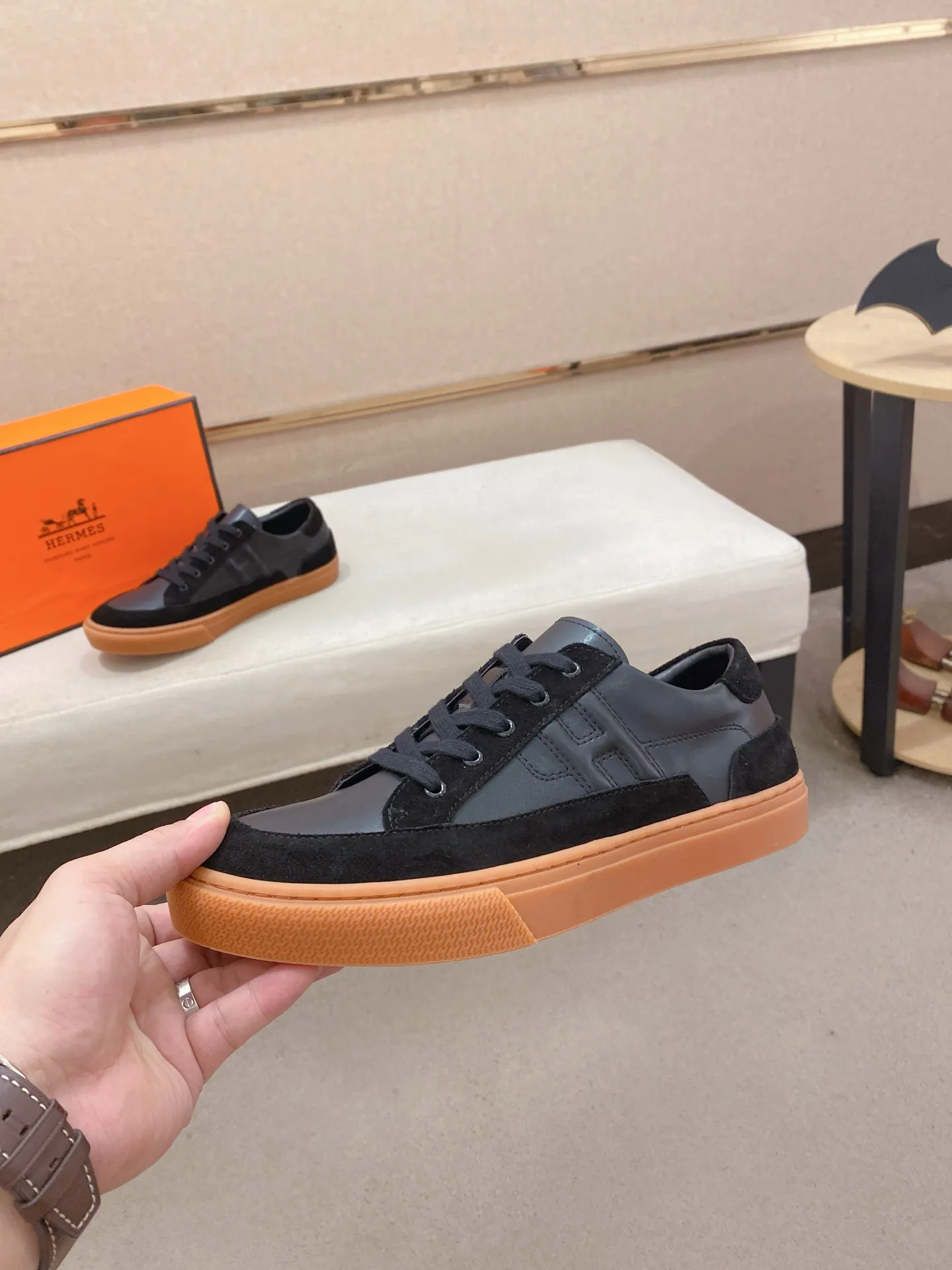 Men's clothing and shoes💰: 400💰Couple model💏"HERMES"【Classic original single version】Hermès; top 🔝purchasing agent🔍🔍latest 🇺🇸 counter sale simultaneously, original version imported from Italy ▲▲ox Leather ▲▲Exquisite workmanship (Italian 🇮🇹Imported water-dyed 🐂cowhide lining) sole: Original sole provided by the original factory, ⚠️exclusive double-layer activity·TPR·rubber·combined molded outsole; Male and female code numbers: 36-44 (can be customized to 45/46, non-refundable)
